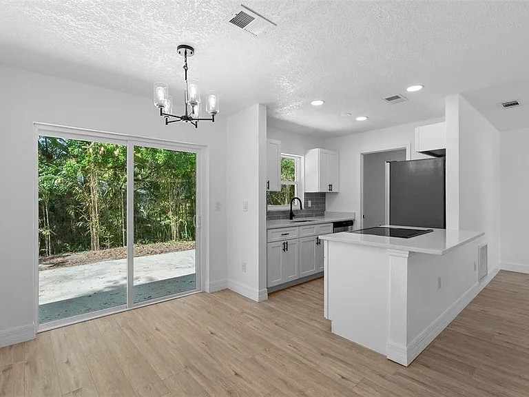 2240 Conway Dr — Photo 7