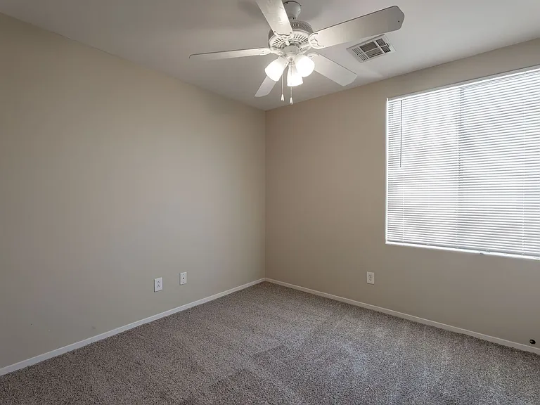 944 Saffex Rose Ave — Photo 24