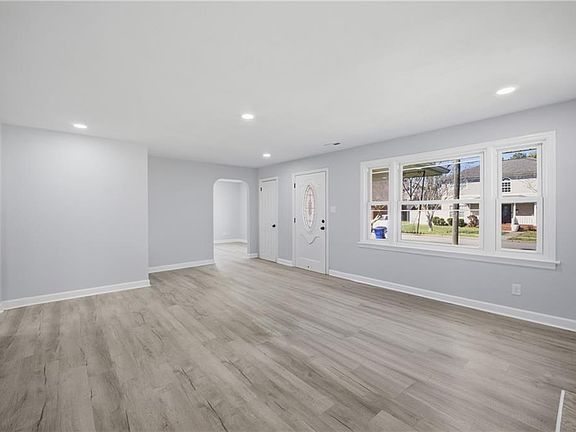 5th image of 2811 Mapleton Ave