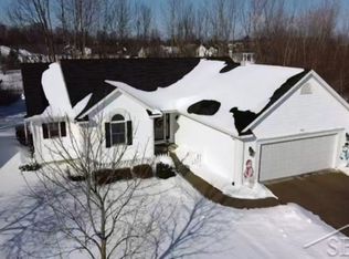 4141 N Chipping Norton Dr, Saginaw, MI 48603