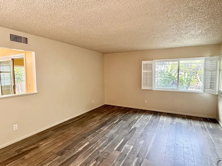 2312 Connor Ave — Photo 4