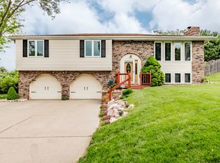 7088 Girard St, Omaha, NE 68152
