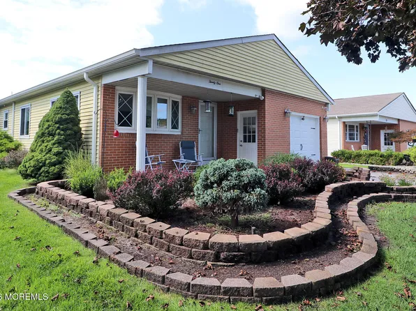 21 Lismore Drive, Berkeley, NJ 08721
