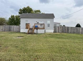 604 E Pratt St #A, De Soto, MO 63020