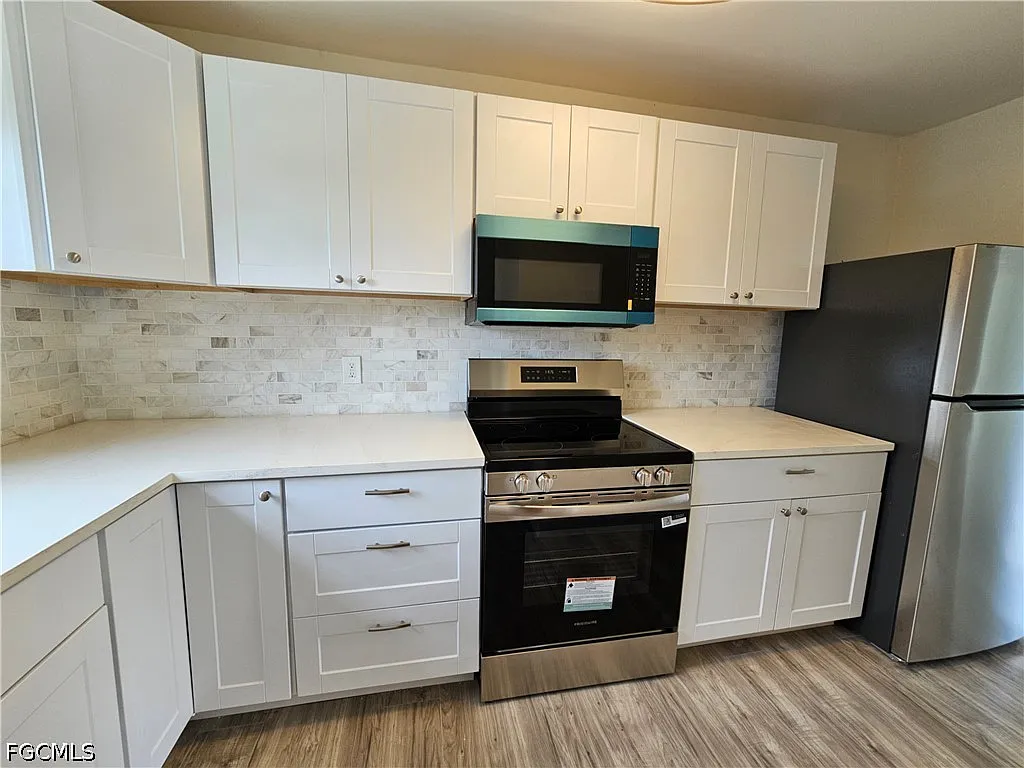 2 bed, 1.5 bath, 1018 sqft, $1,900 — Photo 3