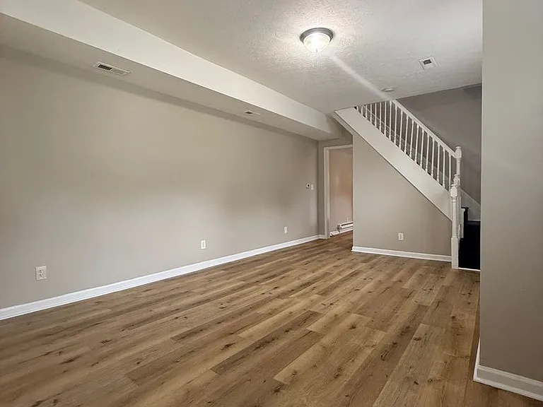 2018 Boyd Ave — Photo 3
