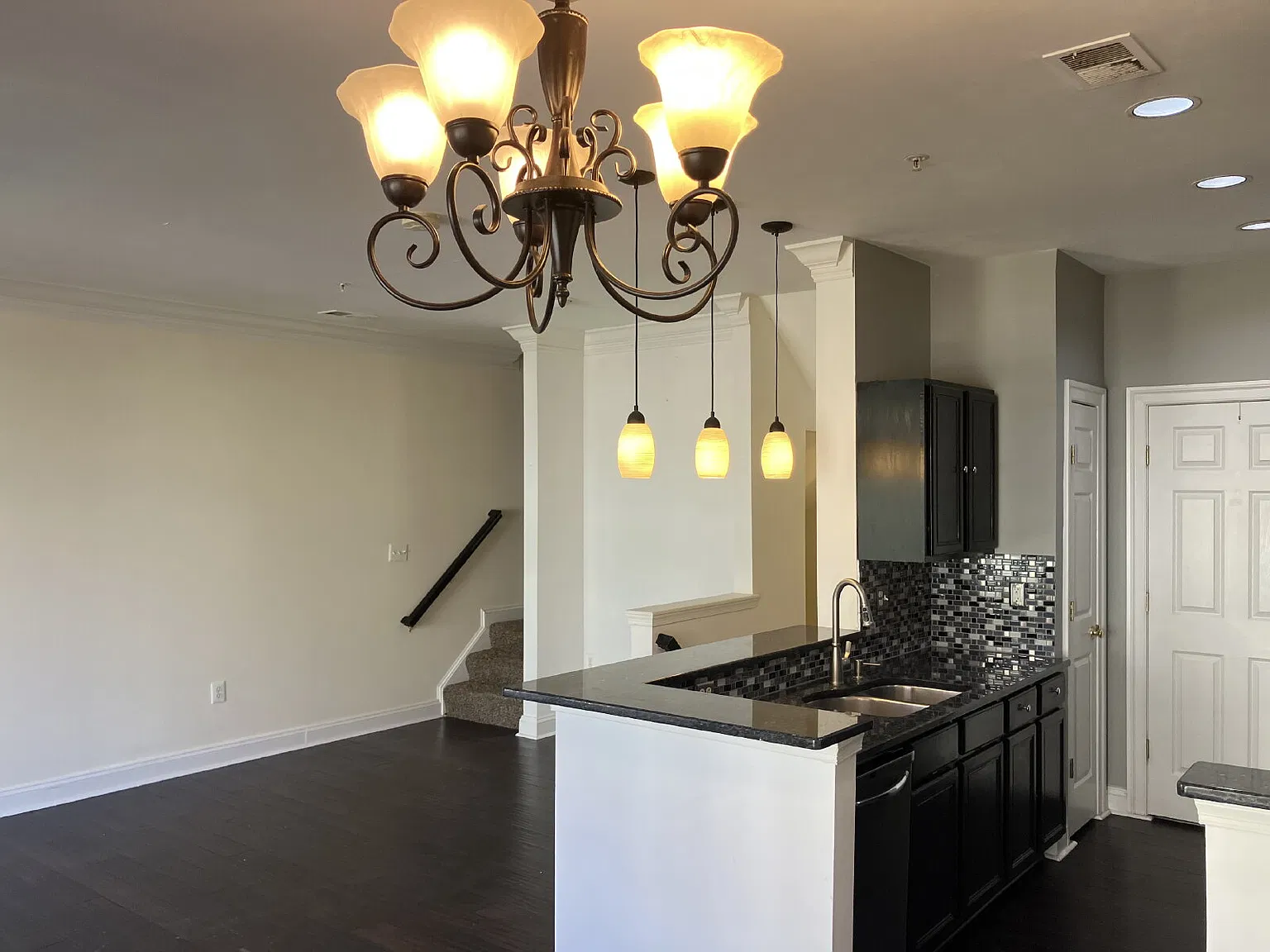2 bed, 2.0 bath, 960 sqft, $2,400 — Photo 4
