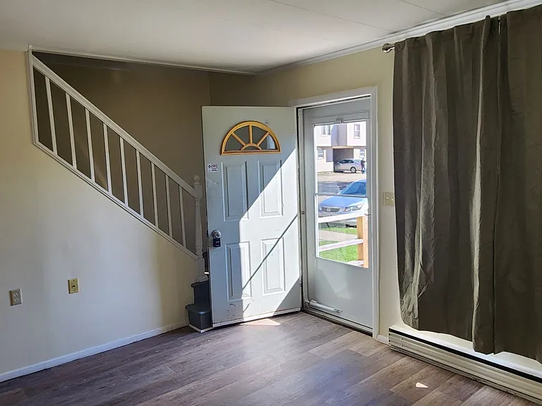 39 Medbury Ave — Photo 7