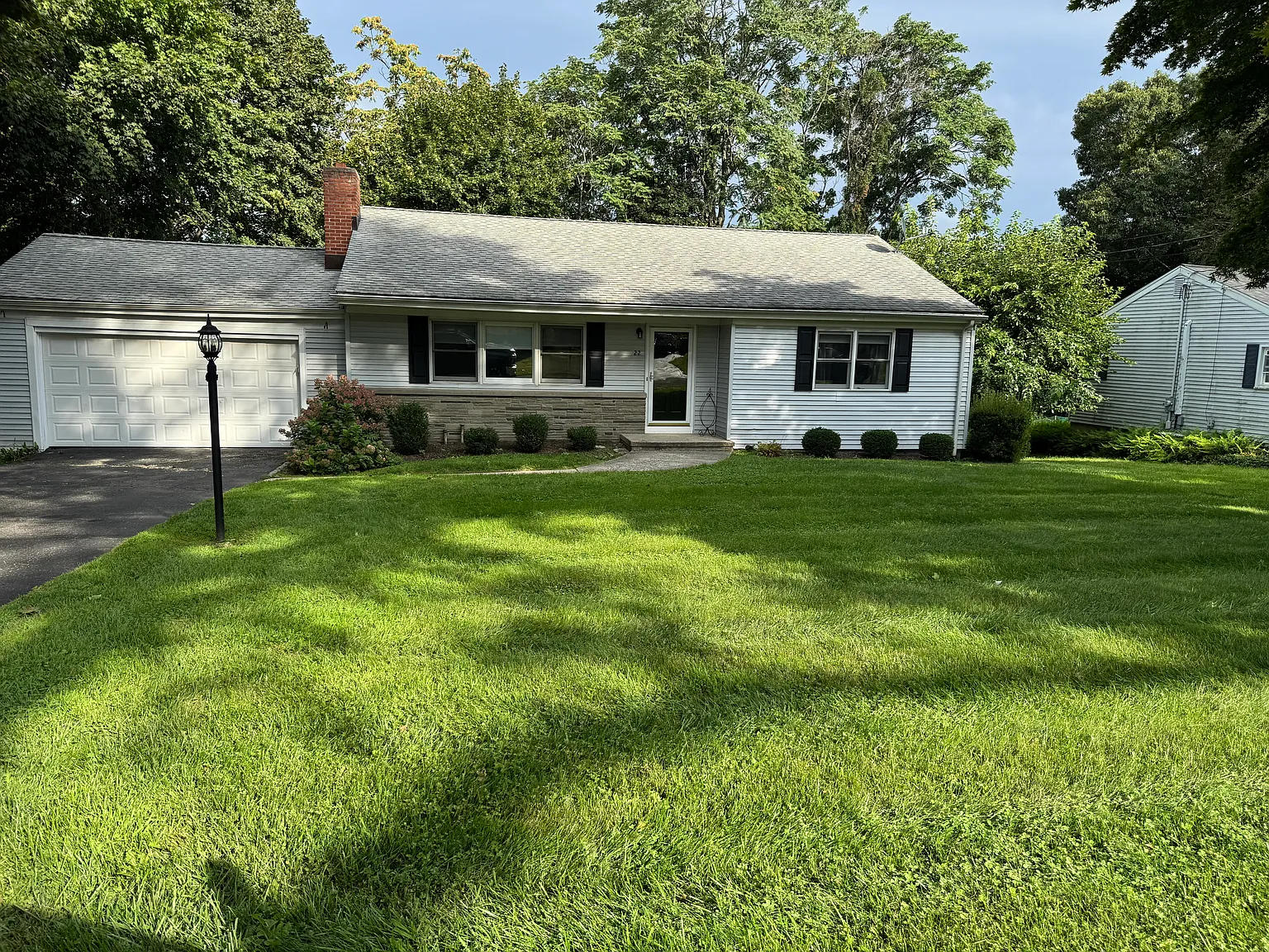 3 bed, 1.5 bath, 2656 sqft, $4,000 — Photo 1