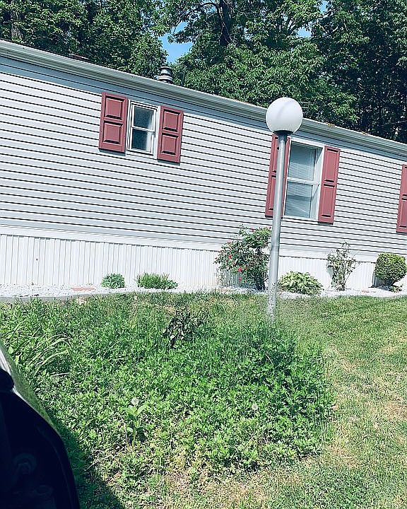 1st image of 35 Melissa Ln