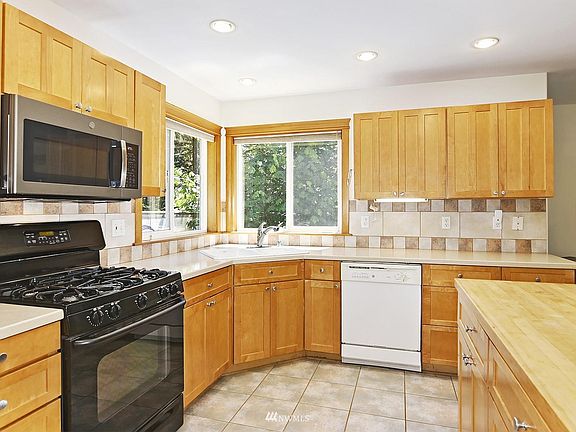 4th image of 9142 50th Ln NE