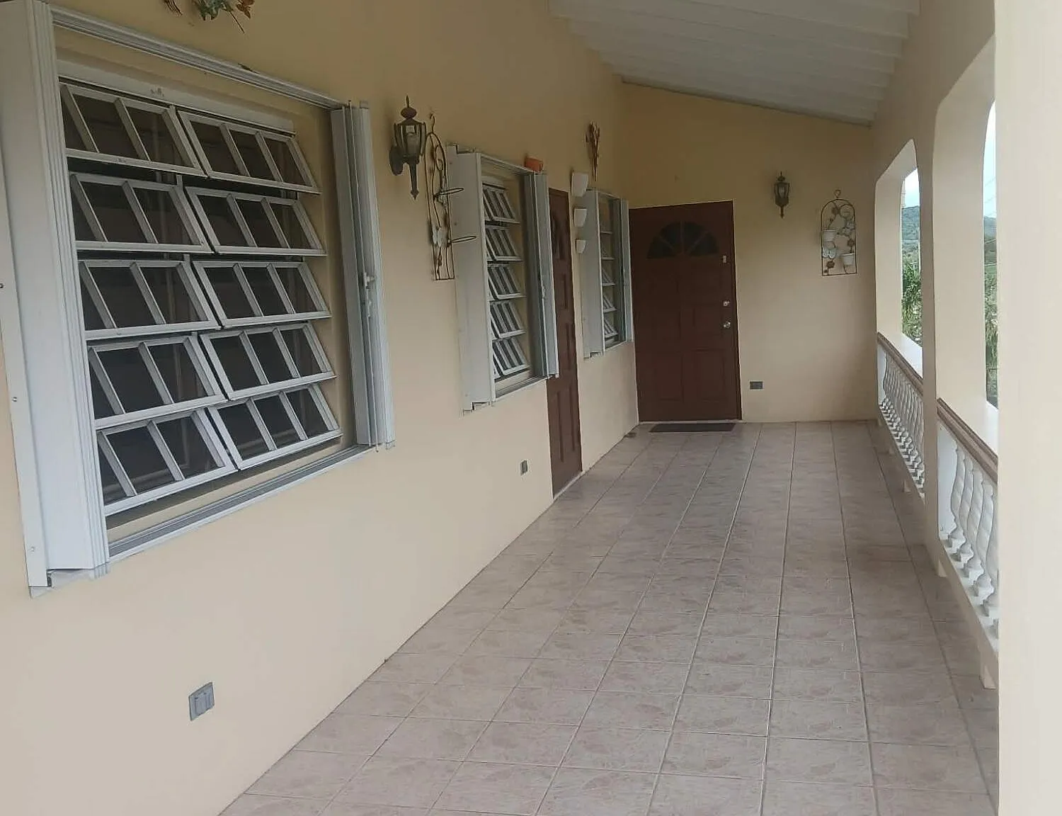 4 bed, 2340 sqft, $2,500 — Photo 1