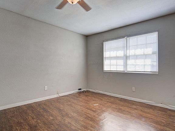 3rd image of 400 N Cedar Ave