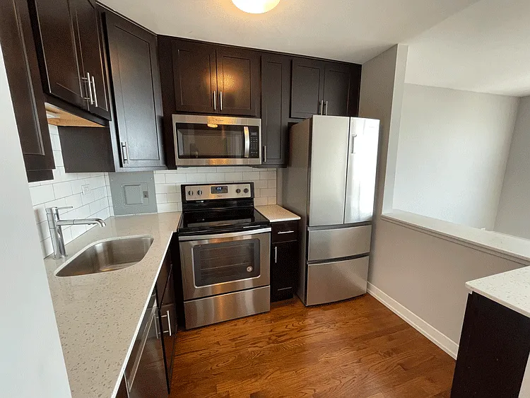 Sheridan Tower - 5650 N Sheridan Rd — Photo 22