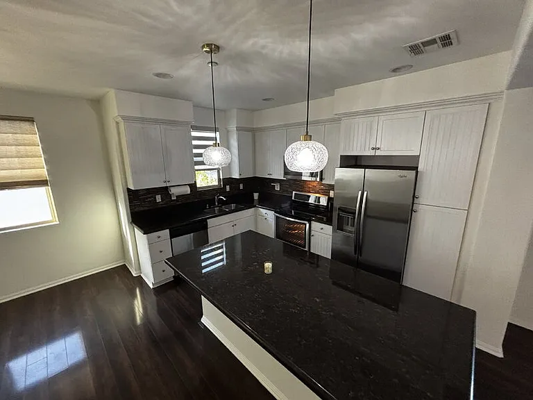 1844 N Orizaba Ave — Photo 4