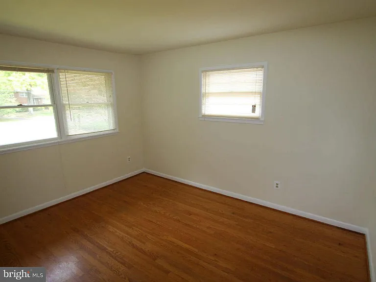 1103 Roberta Ct — Photo 10