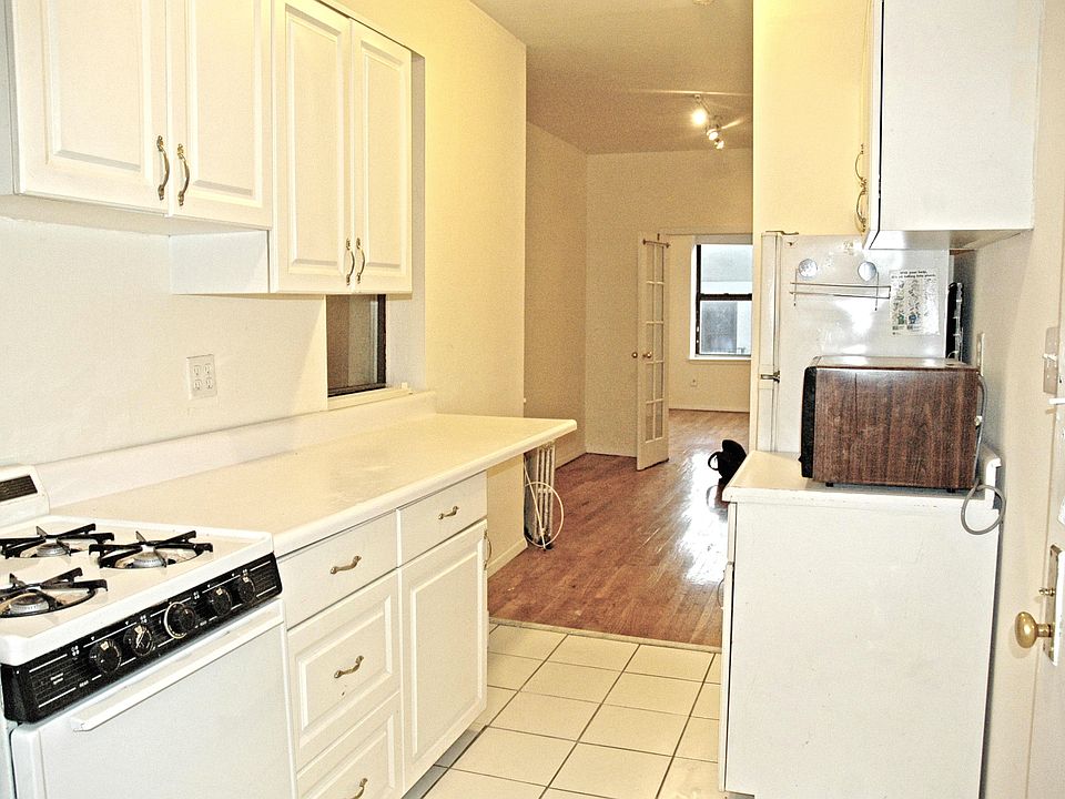 1st image of 211 E 10th St APT 15