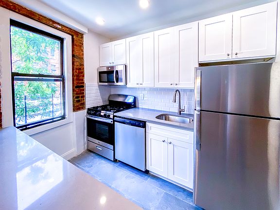 3rd image of 3111 Crescent St APT A5