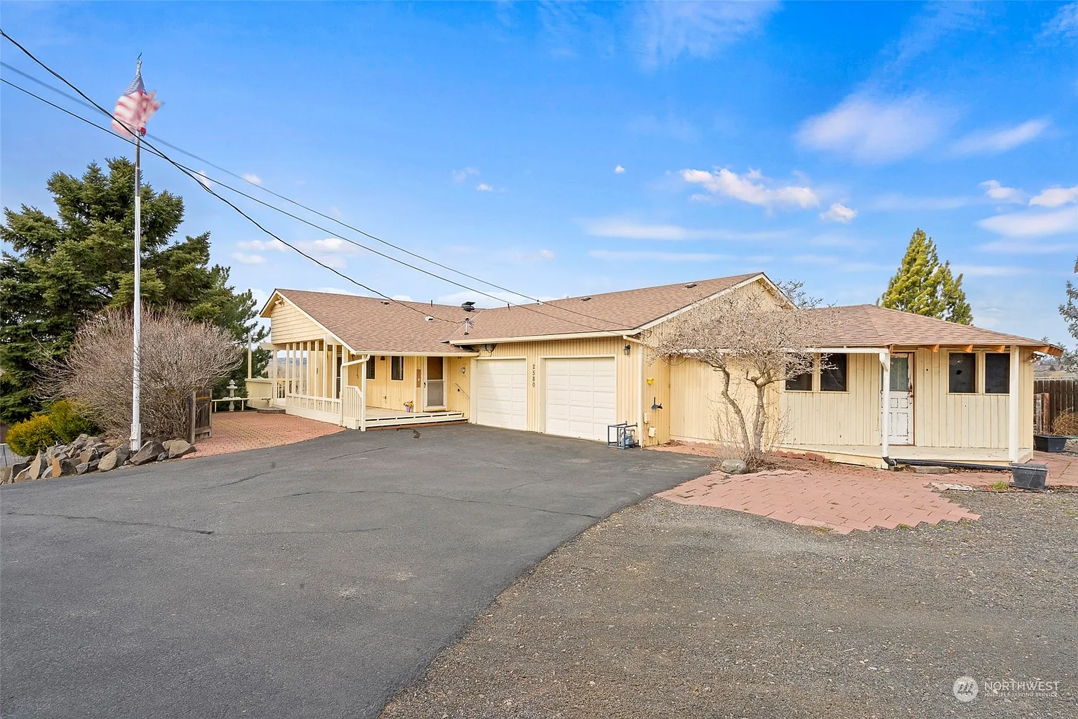 2580 E Selah Road photo 1