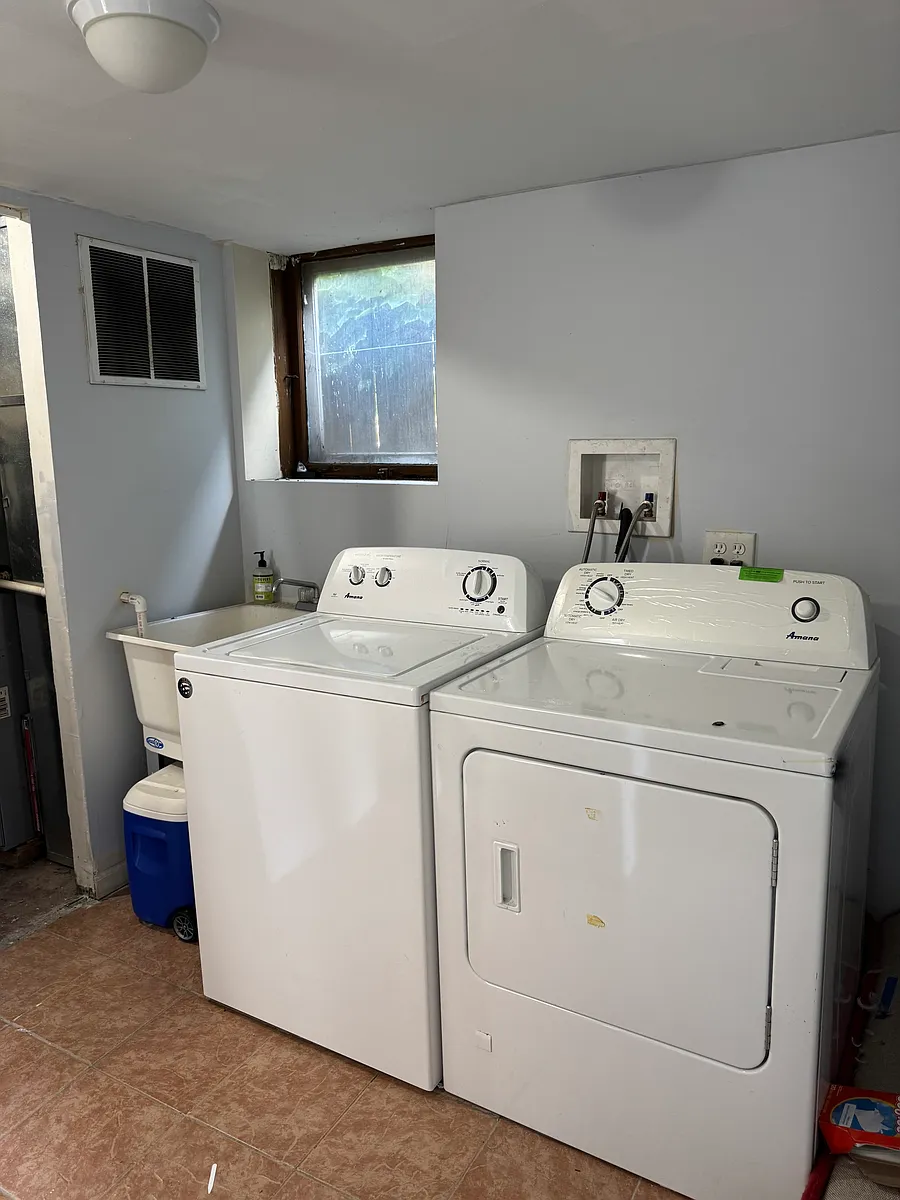 Building Photo - 2616 S Hillock Ave #BASEMENT