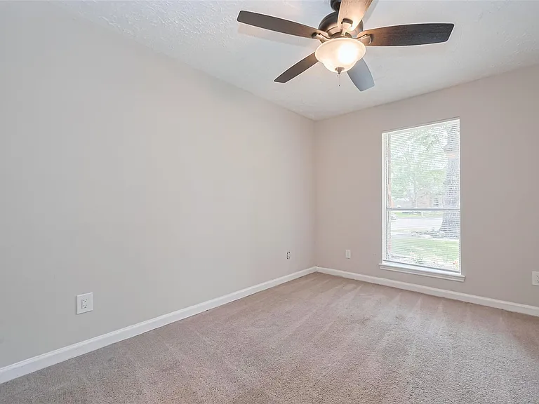 2606 Lexington Woods Dr — Photo 27
