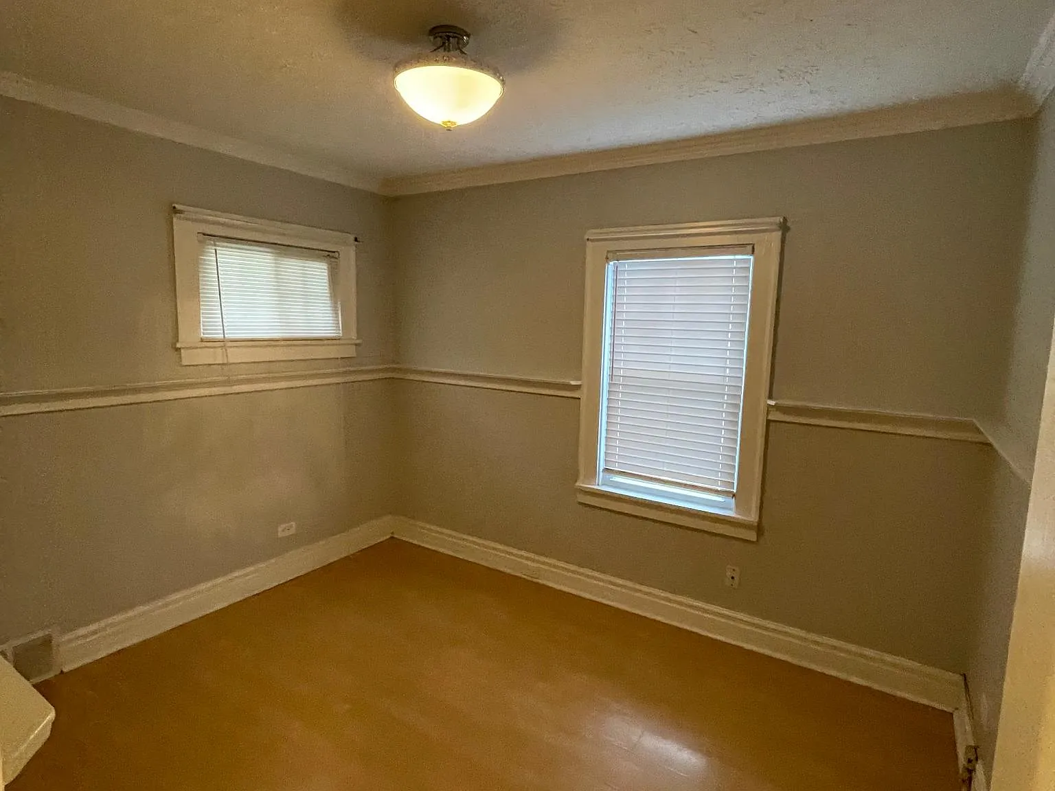 1644 Grace Ave — Photo 4