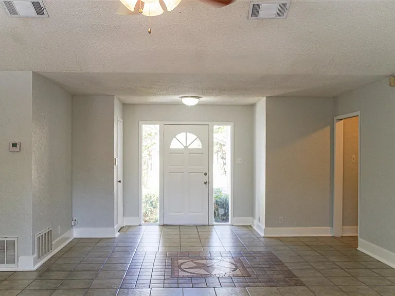 12912 Pegasus St — Photo 6