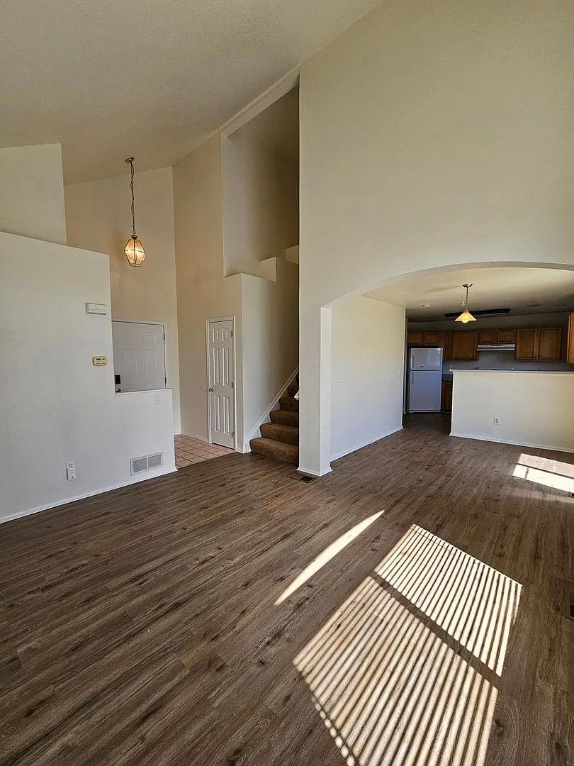 Single Family Home with Large Backyard — Photo 3