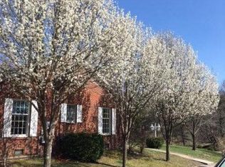 906 S Dogwood Dr, Berea, KY 40403