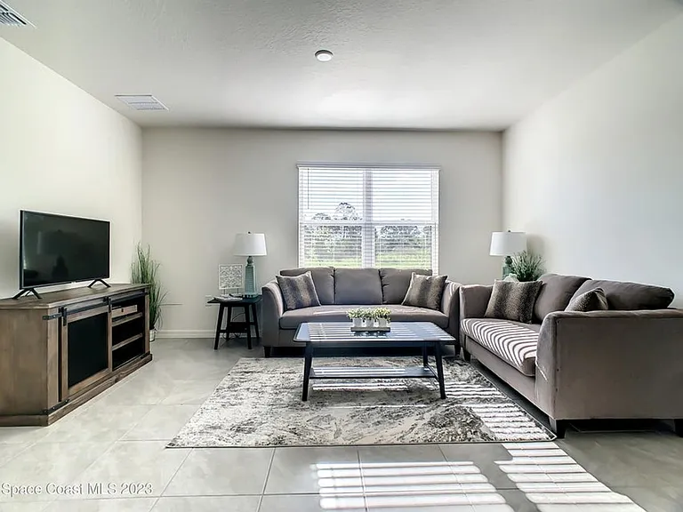 2243 Capital Dr SE — Photo 10
