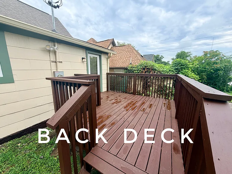 1428 Cornelia St — Photo 10
