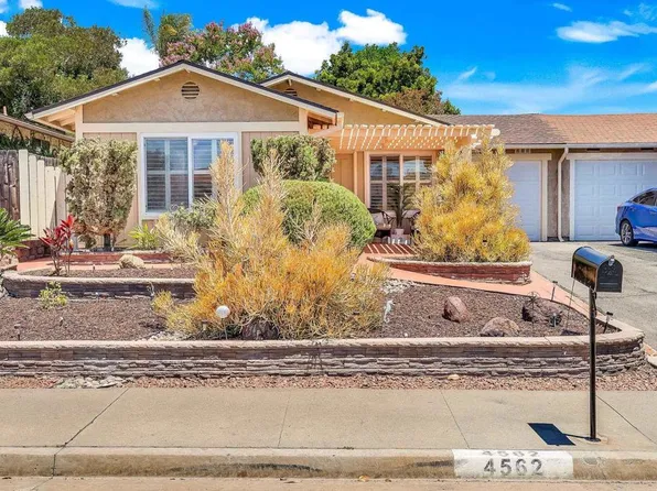 4562 Golden Ridge Dr, Oceanside, CA 92056