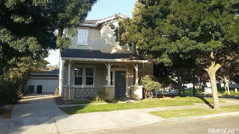 1st image of 390 Nutcrest Ct