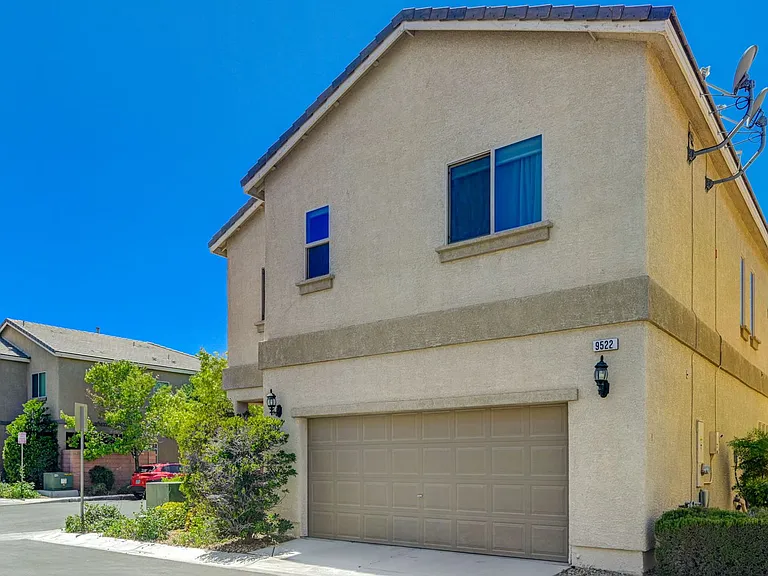 9522 Vega Carpio Ave — Photo 1