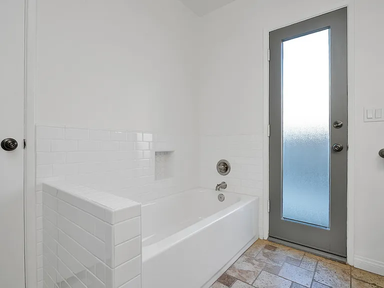 23027 Gainford St — Photo 34