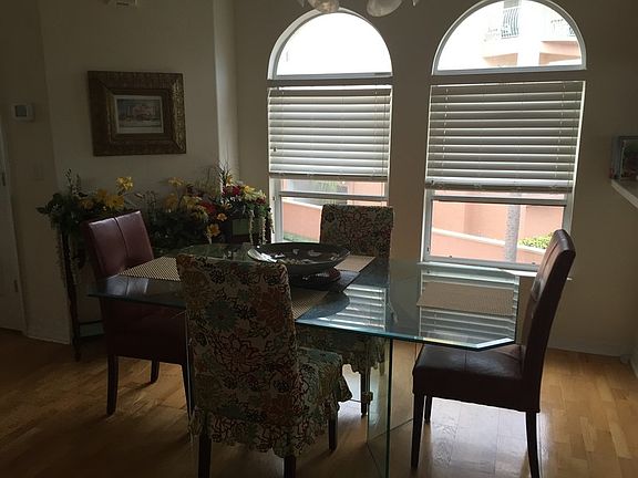 Dining room with cathedral ceilings : Two archway windows