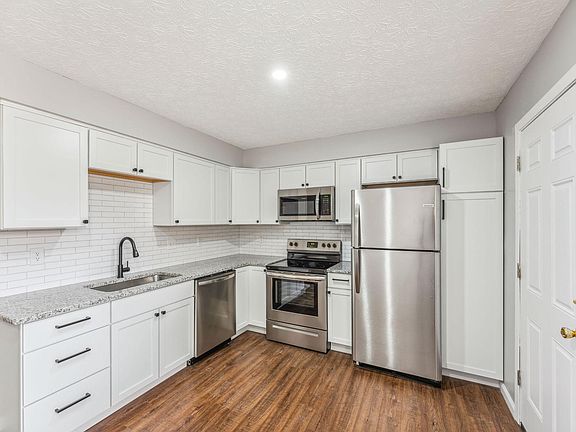 5th image of 2872 Continental Dr