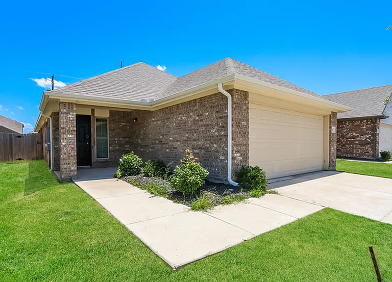 1607 Mark Ln — Photo 3