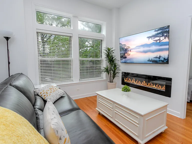 2232 W Homer St #2 — Photo 12