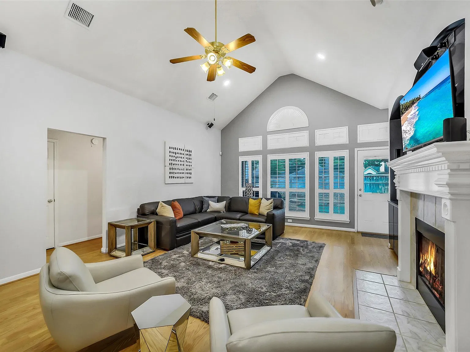 3 bed, 2537 sqft, $2,600 — Photo 4