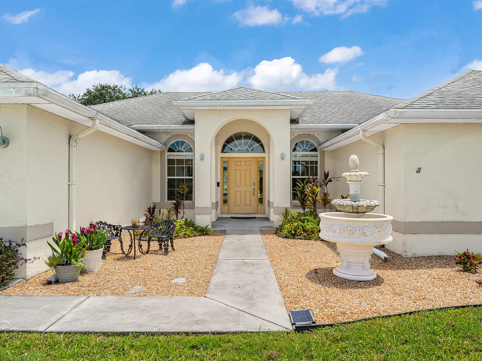 4 bed, 2672 sqft, $3,400 — Photo 3