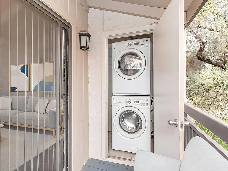 Tesoro Apartments — Photo 68
