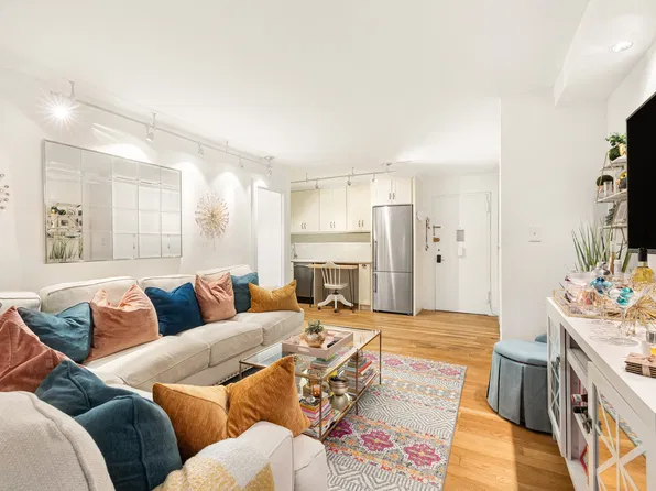 370 East 76th Street image 1 of 12