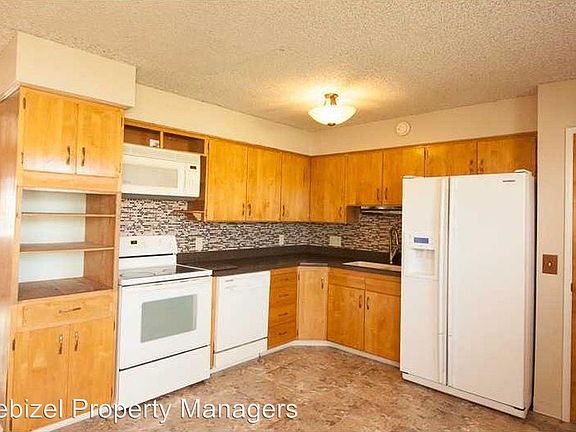 2nd image of 2917 Custer Ave