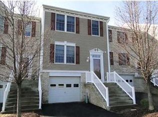 4 Castleview Dr, Mc Kees Rocks, PA 15136