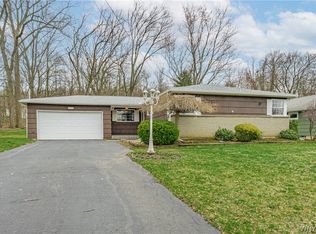 972 Hillside Dr, Lewiston, NY