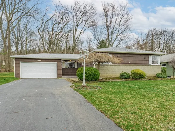 972 Hillside Dr, Lewiston, NY 14092