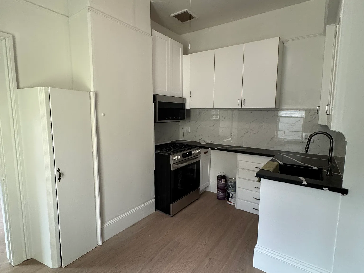 1 bed, 556 sqft, $3,995 — Photo 2