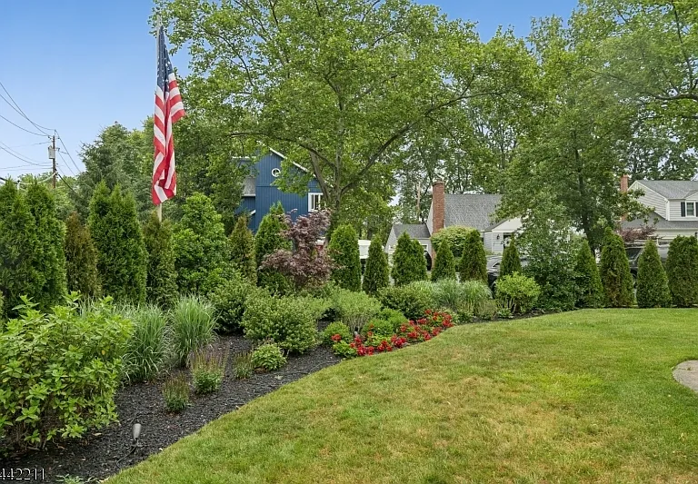 24 Iris Rd — Photo 3