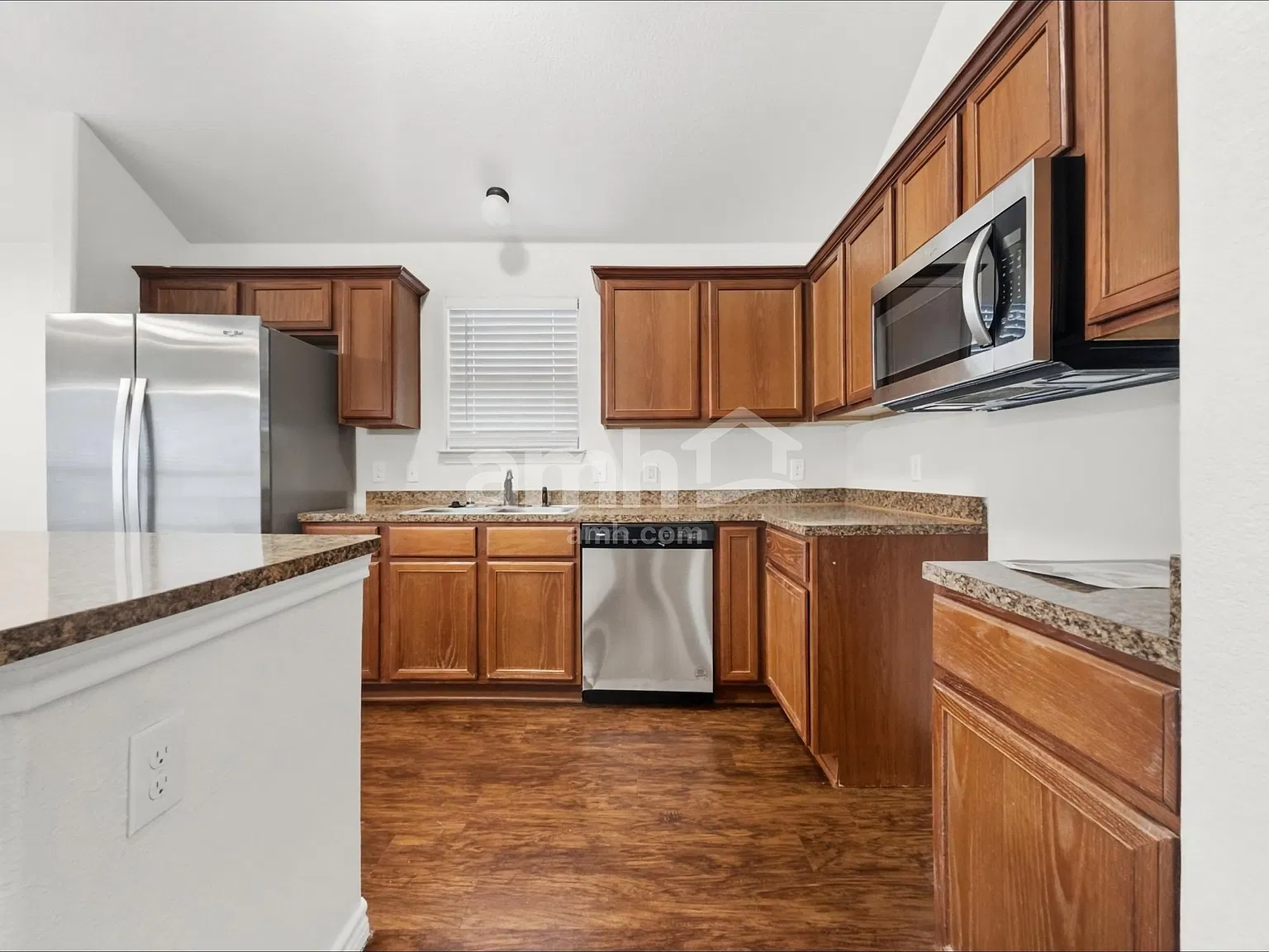 4 bed, 2.0 bath, 1848 sqft, $2,140 — Photo 3